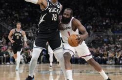 开云平台-马刺横扫雄鹿，恩比德高光表现