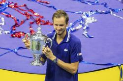 开云体育直播-美国网球队轻取世界网球队，梅德韦杰夫送出助攻的简单介绍