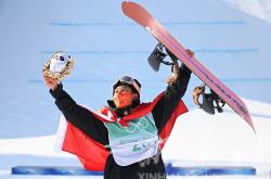 开云体育APP下载-滑雪比赛选手勇猛无畏，毫不畏惧