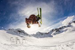 开云体育中国-红牛极限绝杀迈凯伦，皮亚斯特里惊艳四座改写F1新格局