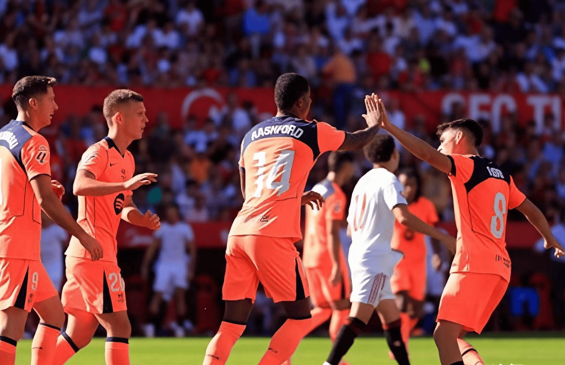 包含阿尔维斯连扳两球,帮助塞维利亚获得胜利的词条 包含阿尔维斯连扳两球,帮助塞维利亚获得胜利的词条