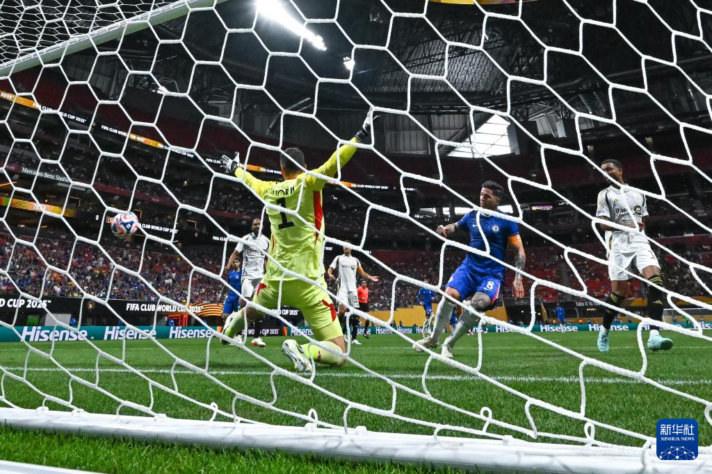 包含快讯：切尔西抵达美国备战世俱杯的词条