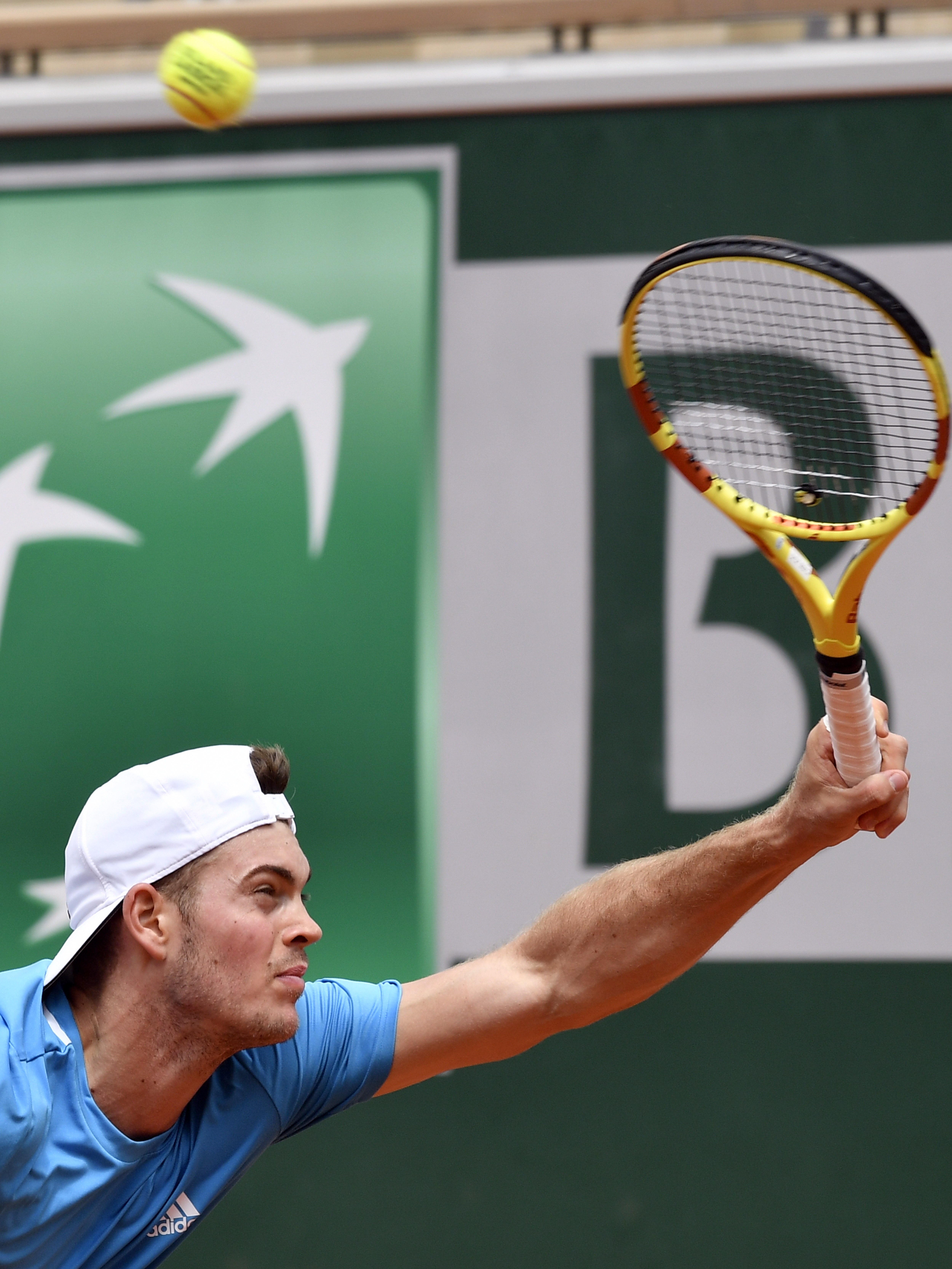 关于日本网球队险胜欧洲网球队，西西帕斯送出助攻的信息