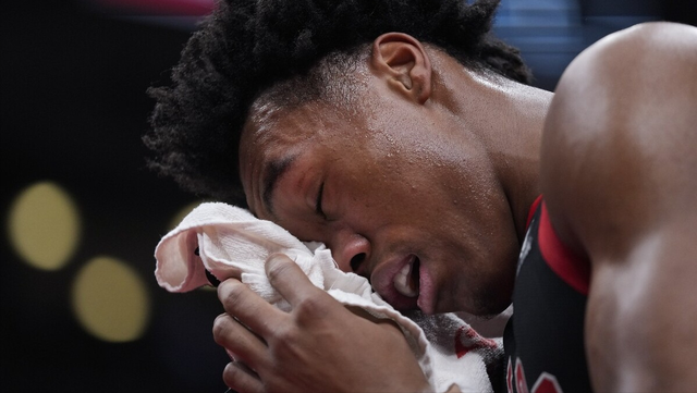 关于魔术强势国王，巴恩斯完成帽子戏法的信息