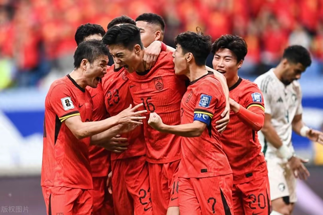 球员们为争夺冠军展开激烈角逐 球员们为争夺冠军展开激烈角逐