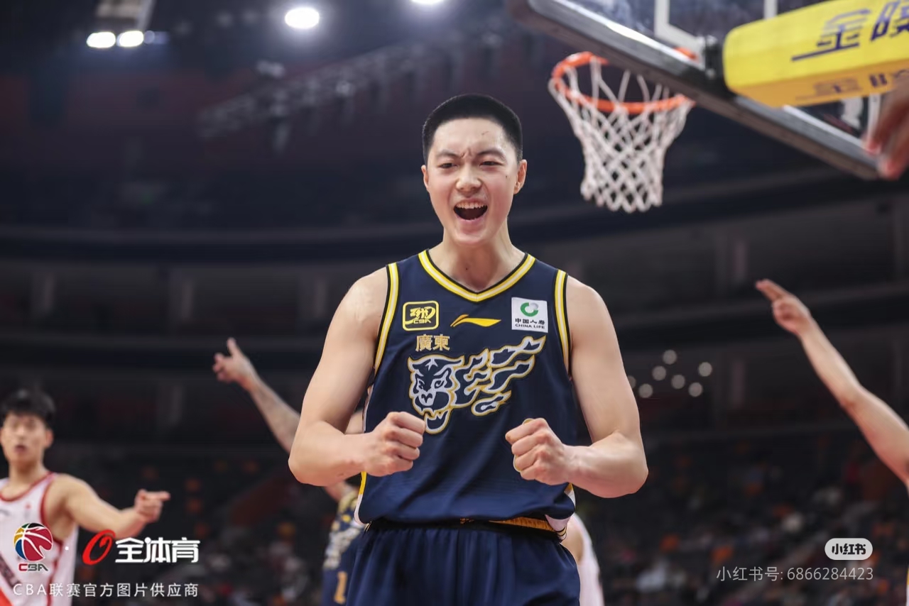 深圳男篮主帅发布战术调整，球队备战全力以赴的简单介绍