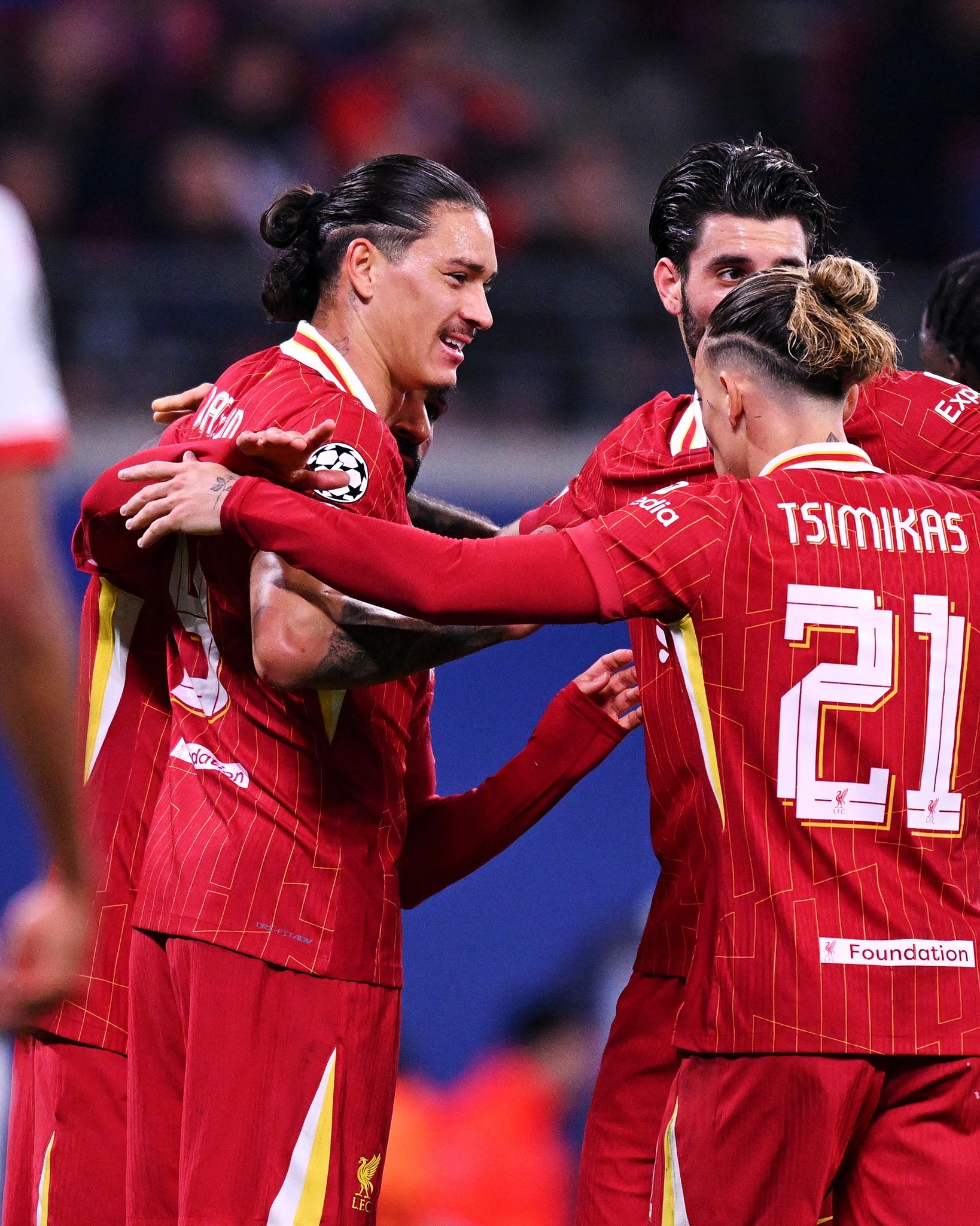 关于利物浦连胜，稳居积分榜第一位置的信息