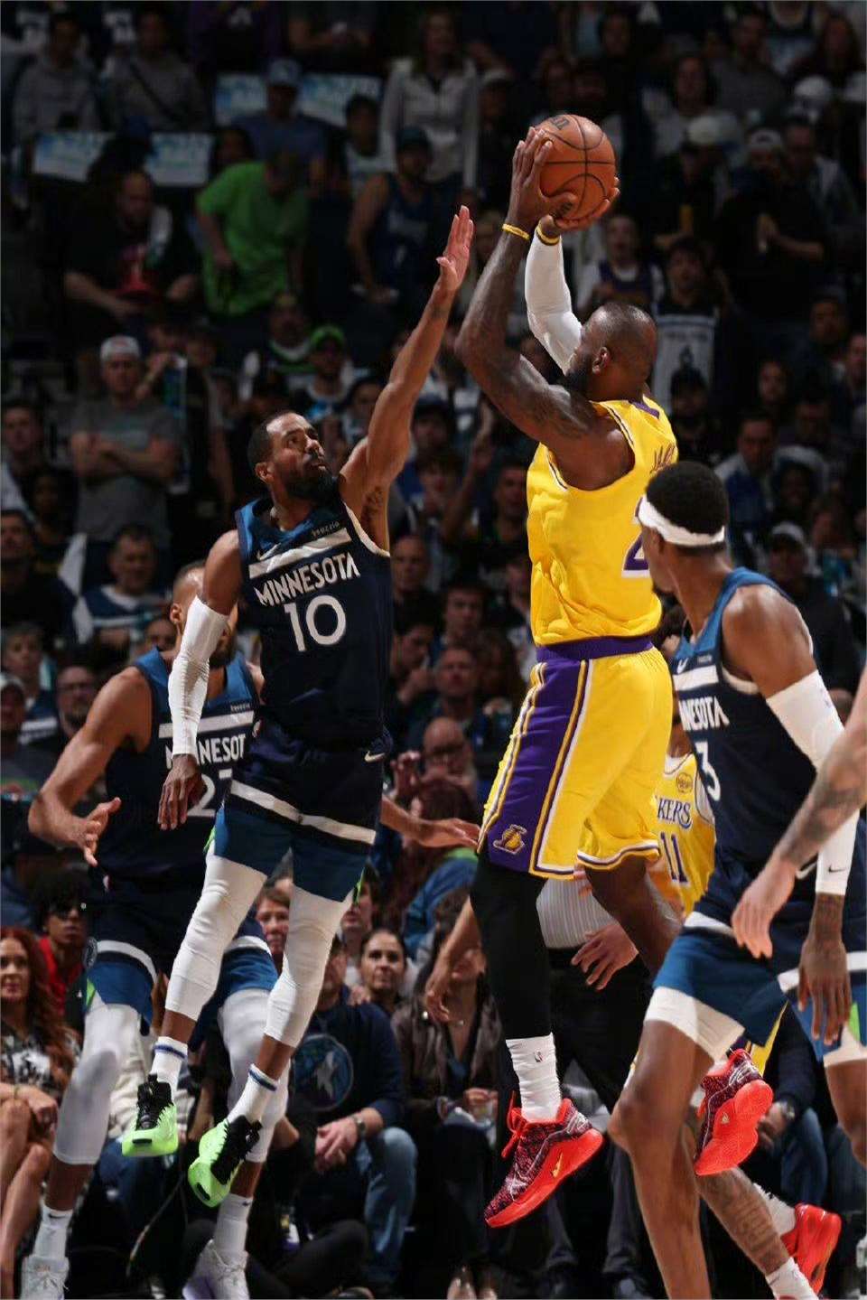 进攻方式出现变化球队继续领先