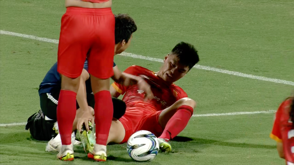 包含重要比赛中逢敌手，球员闪耀全场赢得掌声的词条