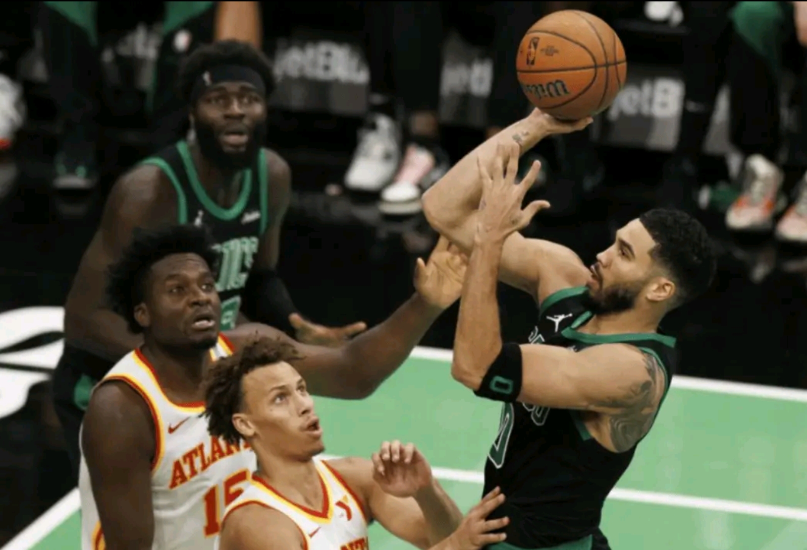 法国男篮绝地反击土耳其男篮，丹尼·格林送出助攻的简单介绍