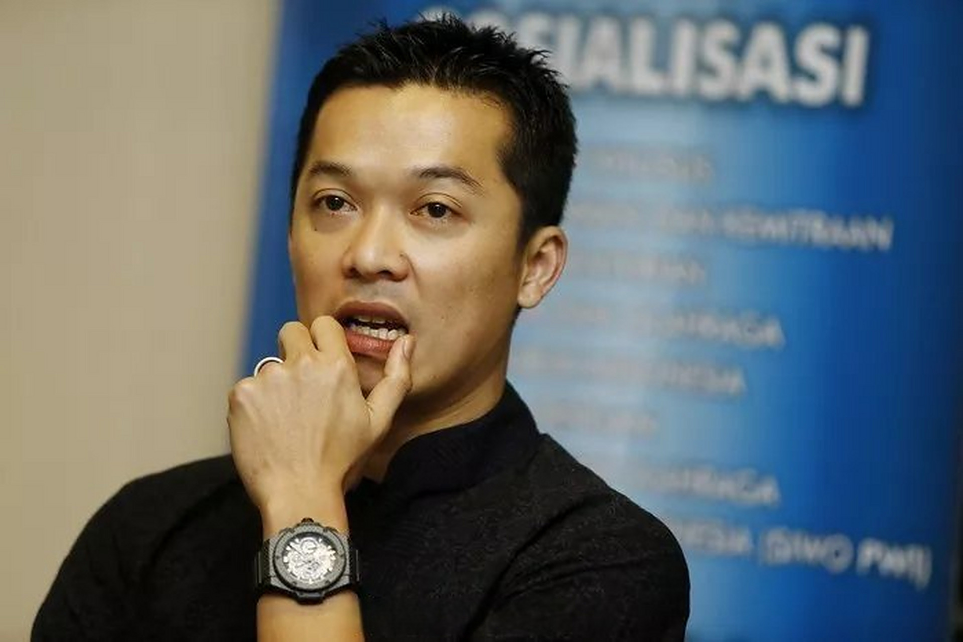 包含印尼羽毛球队完胜丹麦羽毛球队，陶菲克高光表现的词条