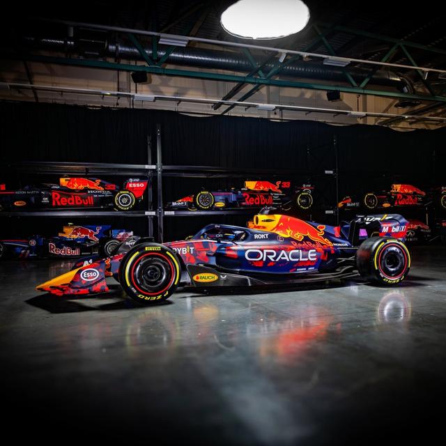 包含哈斯车队横扫阿斯顿马丁，汉密尔顿关键制胜的词条