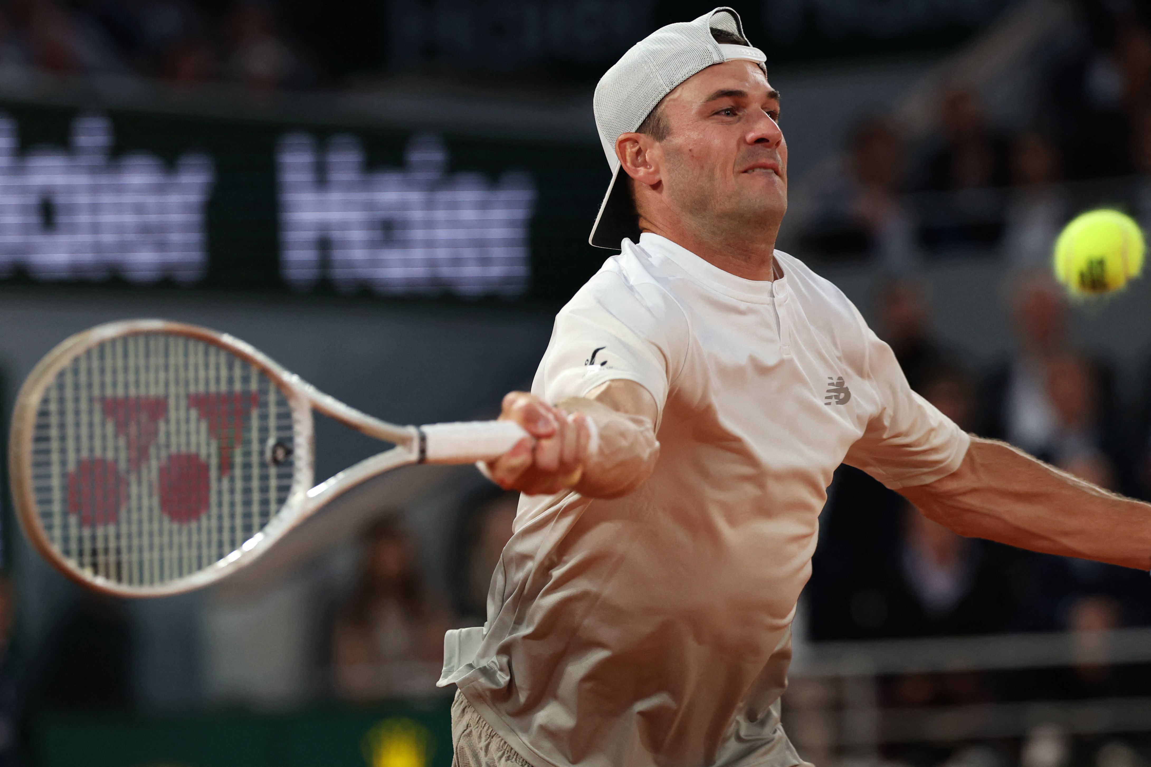 包含美国网球队爆冷法国网球队，阿尔卡拉斯打破历史纪录的词条