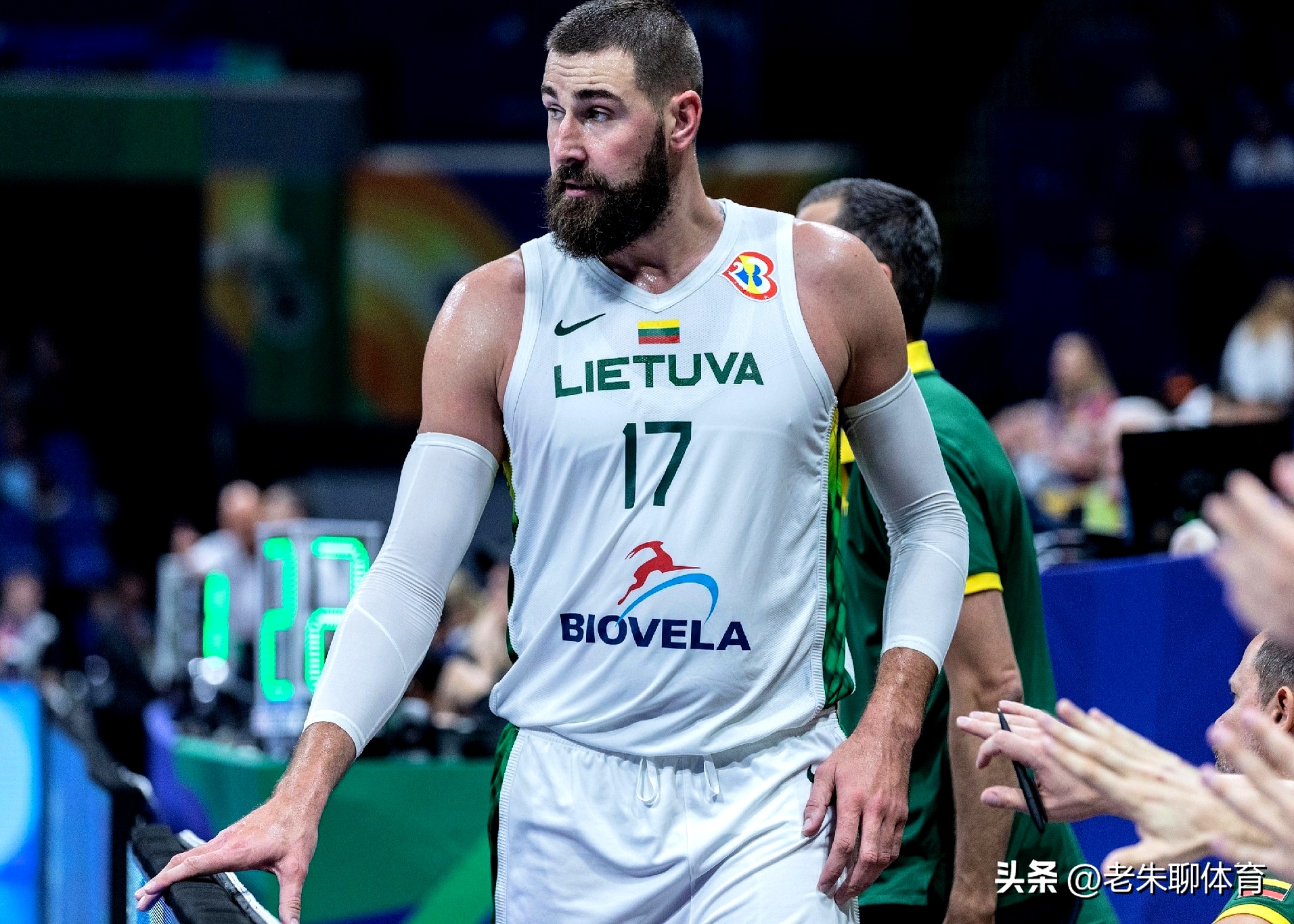 包含菲律宾男篮横扫立陶宛男篮，东契奇打破历史纪录的词条