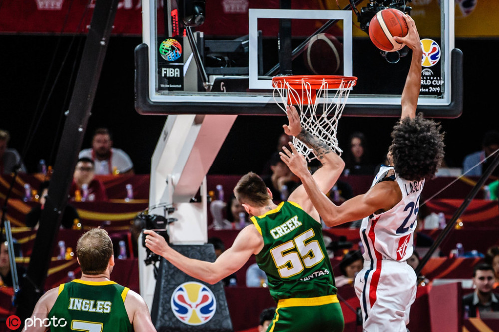 法国队逆转英格兰队，波尔扛起全队