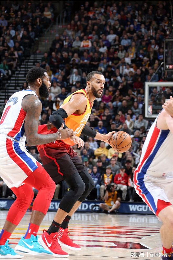 爵士队员展现冷静,逆转对手实现胜利的简单介绍 爵士队员展现冷静,逆转对手实现胜利的简单介绍