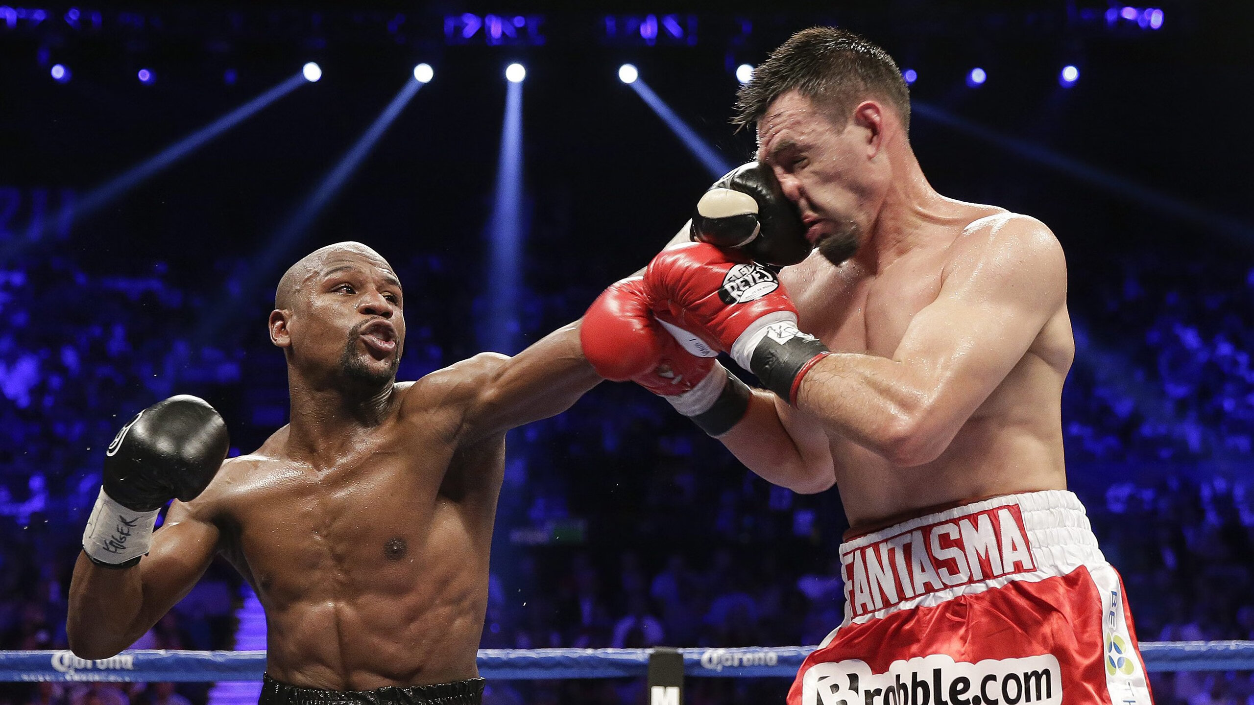 曼联对阵加拿大友谊赛，阿什拉夫展现巨星价值，一记世界波点亮温哥华之夜