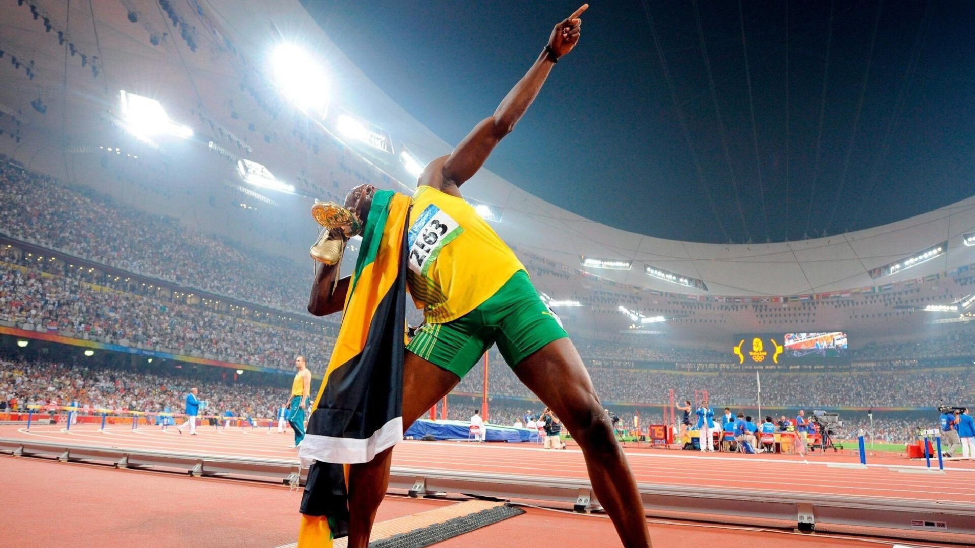 绿茵双城记，贝蒂斯掀翻波兰铁骑，凯恩在德甲争冠战接管比赛